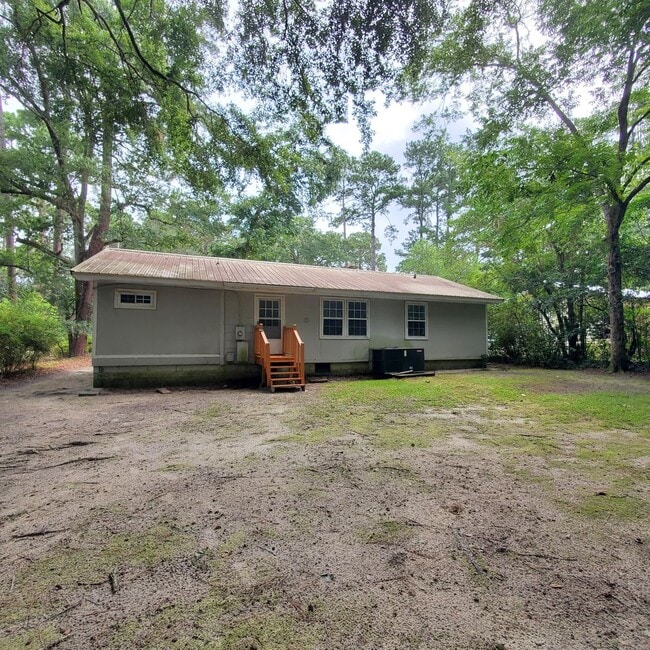 Building Photo - Spacious 3-Bedroom Home with Fireplace, an...
