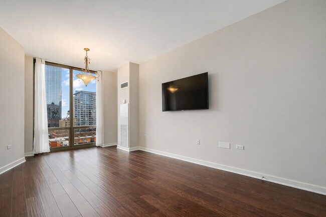 Building Photo - 1335 S Prairie Ave