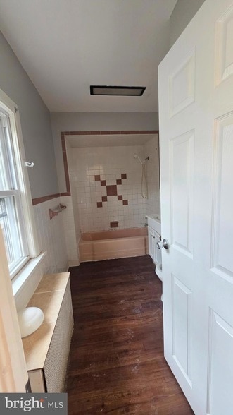 Building Photo - 117 E Green St