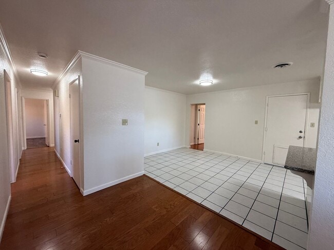 Building Photo - 4-bedroom single story in East Modesto!