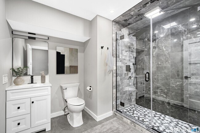 Building Photo - 17 Ferry Ln