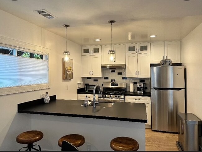 Building Photo - Bernal Heights: Fully Renovated Bi-Level F...