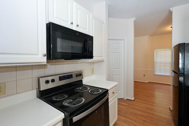 Building Photo - 230 Amal Dr SW