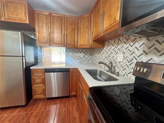 Building Photo - 1080 Del Lago Cir