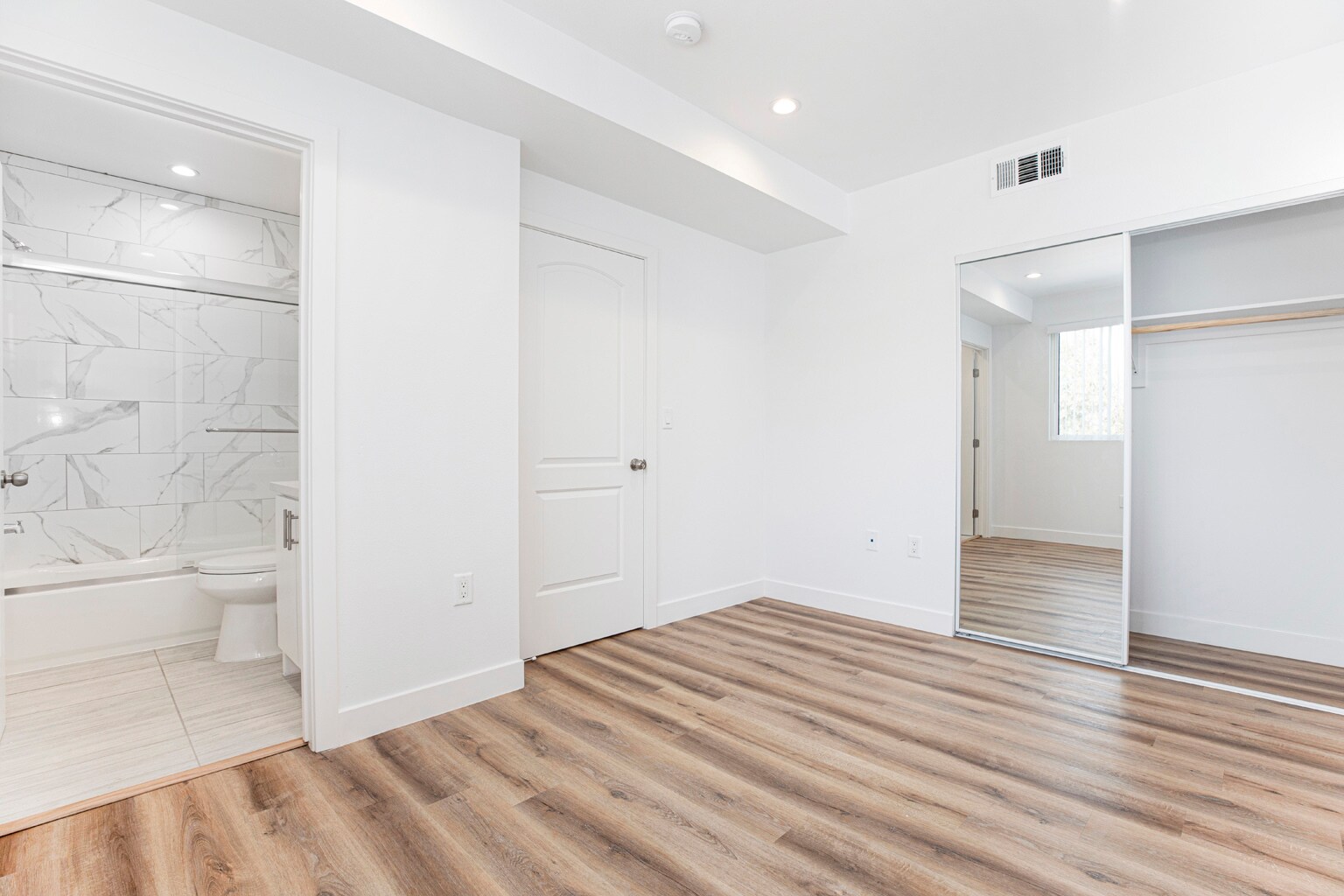 Building Photo - 5914 Tujunga Ave