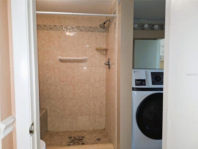 Building Photo - 6009 Sea Ranch Dr