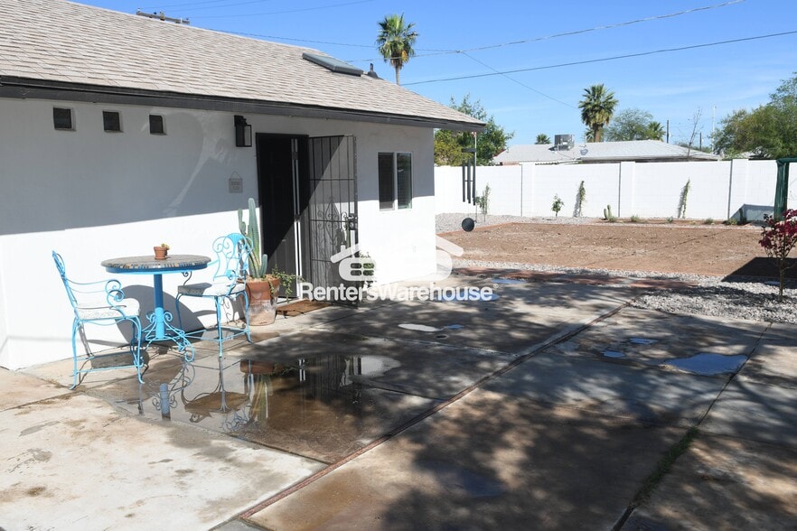 Building Photo - 222 E Southgate Ave