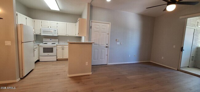 Building Photo - 2929 W Yorkshire Dr