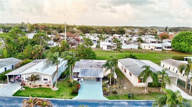 Building Photo - 7073 SE Birchwood Ln