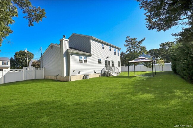 Building Photo - 32 Delamere St