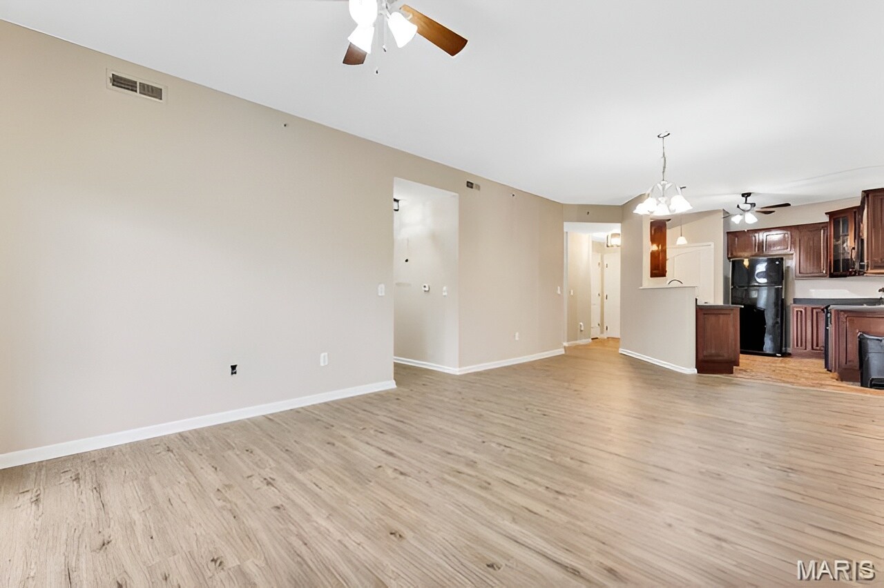 Building Photo - 115 Saint James Ct