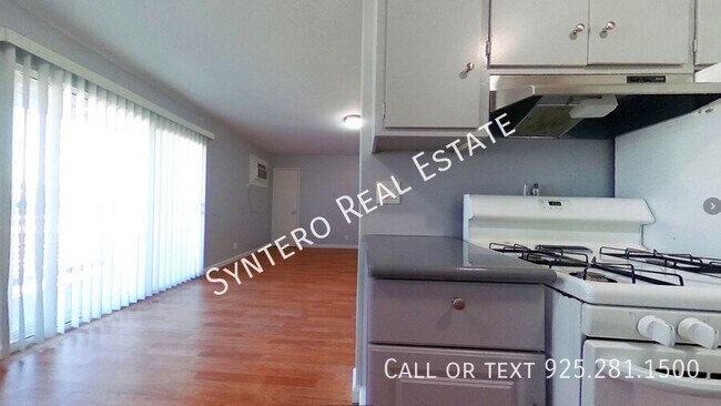 Building Photo - 4819 Clayton Rd