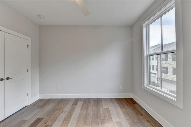 Building Photo - 375 Chiswick Cir