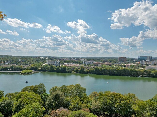 Building Photo - 54 Rainey St