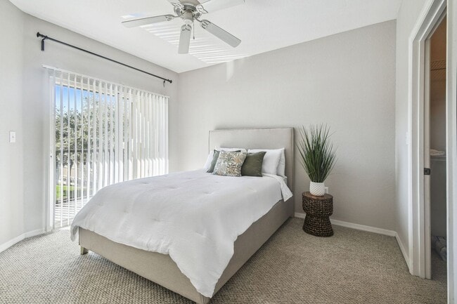 Building Photo - Elegant 1-Bedroom Condo with Lakeside Views in Resort-Style Community