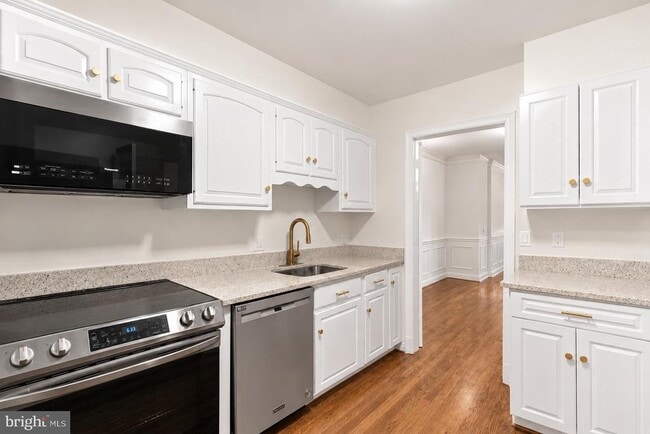 Building Photo - 4422 Westover Pl NW