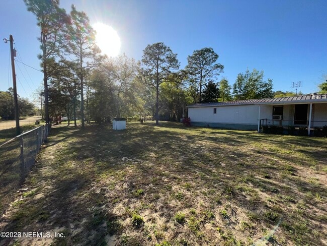 Building Photo - 205 Lakeview Ct