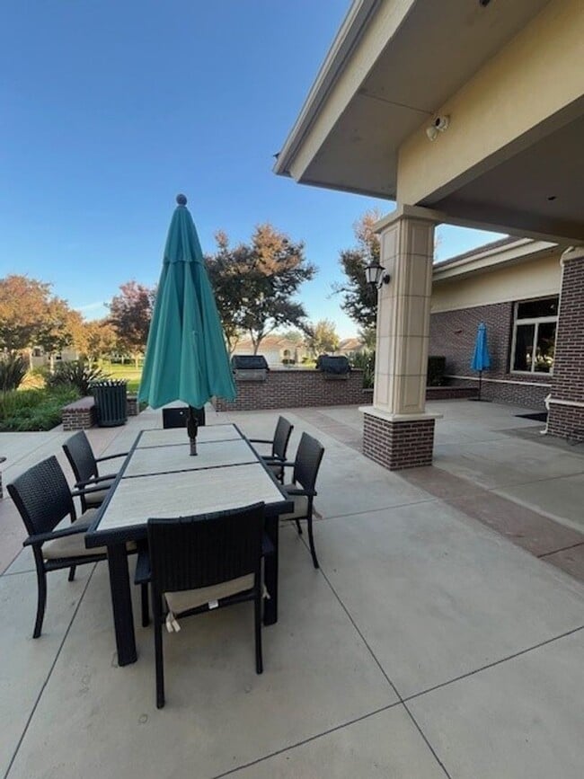 Building Photo - 121 Market Hill Way