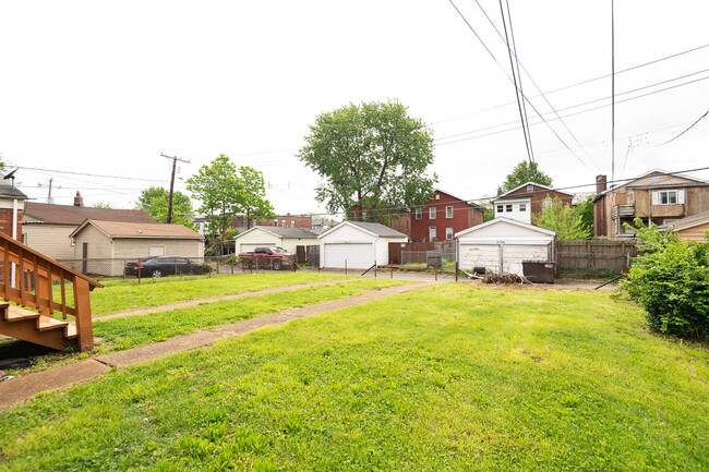 Building Photo - 6126 Vermont Ave
