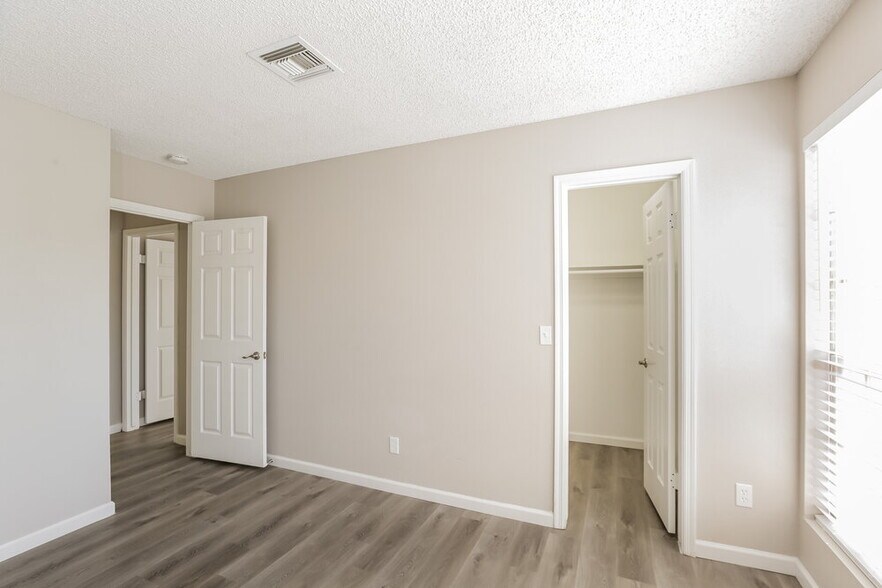 Building Photo - 2732 W Gila Ln