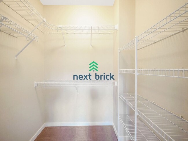 Building Photo - 1 Bed and 1 Bath Stunning Redmond DT Condo...