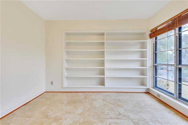 Building Photo - 2300 Rebel Rd