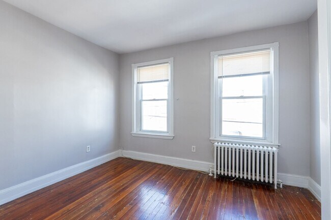 Building Photo - Point Breeze 3 bedroom South Philly