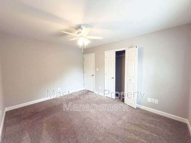 Building Photo - 5236 Knightsbridge Way