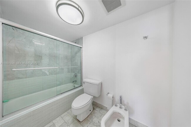 Building Photo - 801 N Venetian Dr