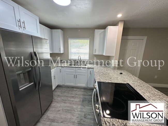 Building Photo - 643 David St