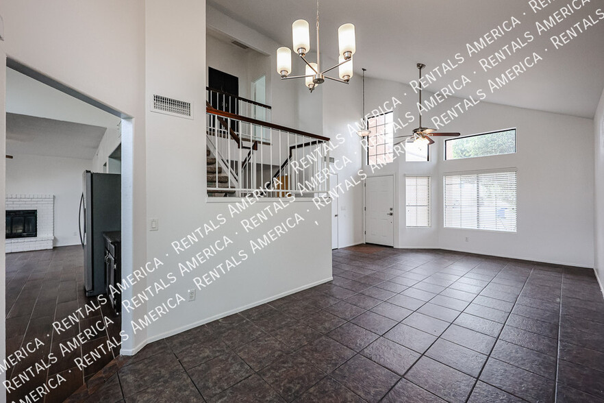 Building Photo - 967 E Rockwell Dr
