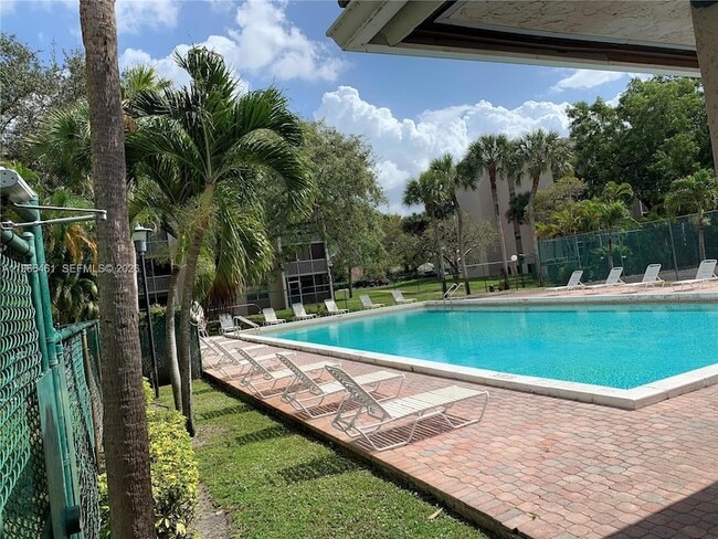 Building Photo - 1075 Riverside Dr