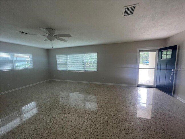 Building Photo - 1536 Illinois Rd