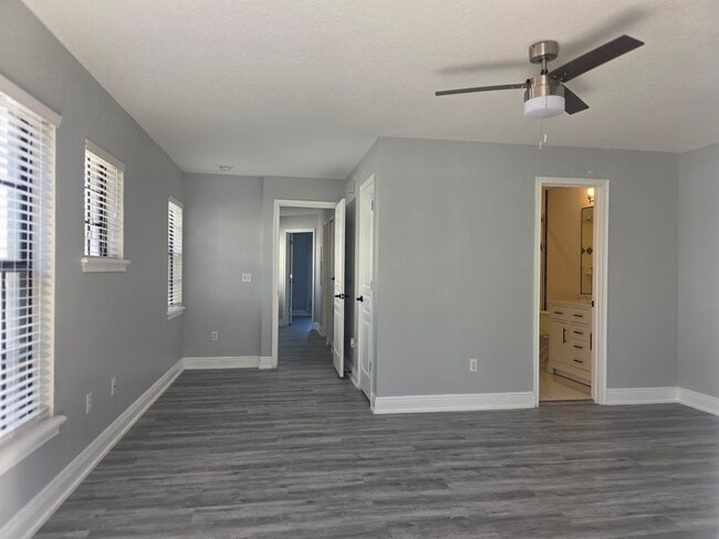 Building Photo - 637 Hillcrest St