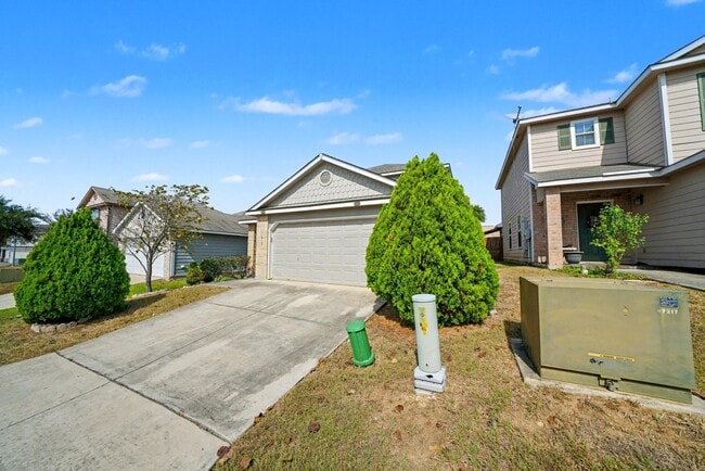 Building Photo - Beautiful 4-Bedroom Home in Bulverde Villa...