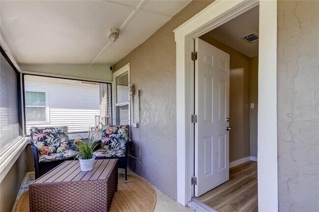 Building Photo - 1800 12th Ave S