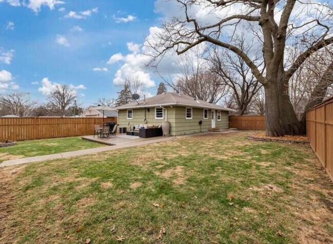 Building Photo - Lovely 4 Bedroom - Lee Park Neighborhood