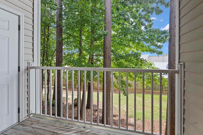 Building Photo - 635 Marshtree Ln