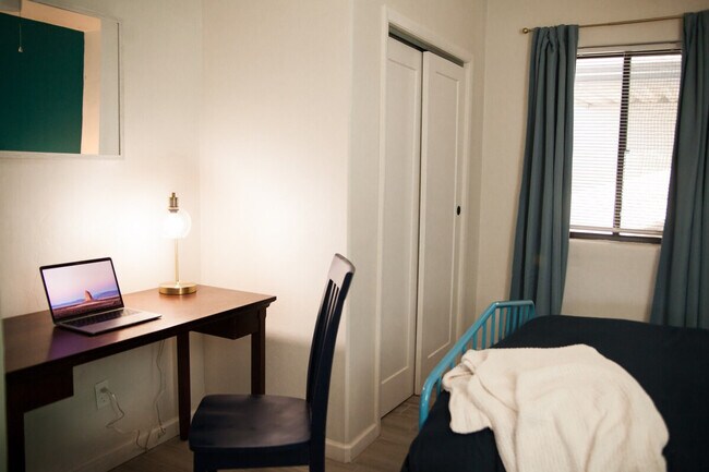 Building Photo - 1314 S 8th Ave