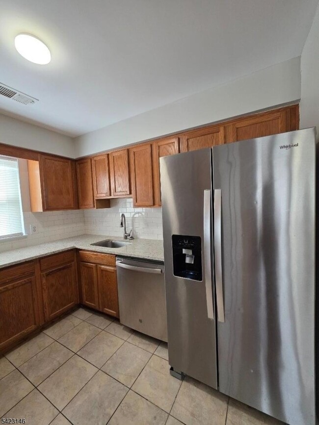 Building Photo - 290 Sussex Ave