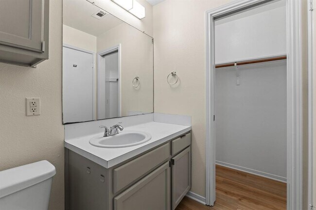 Building Photo - 1501 Catherine Ct