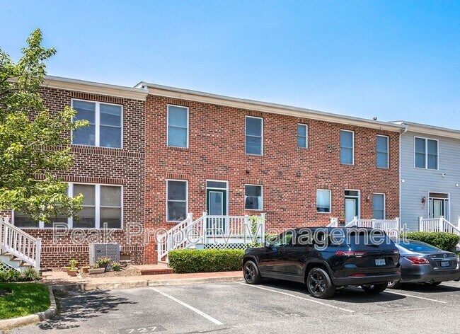 Building Photo - 711 S Laurel St
