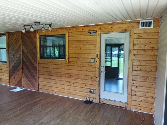 Building Photo - 471 Logan Ave