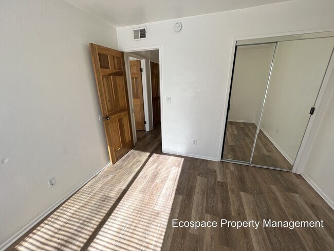 Building Photo - 2 Bedroom 1 Bathroom Apartment in Aurora