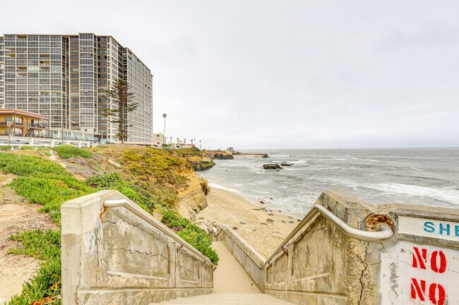 Building Photo - 1039 Coast Blvd