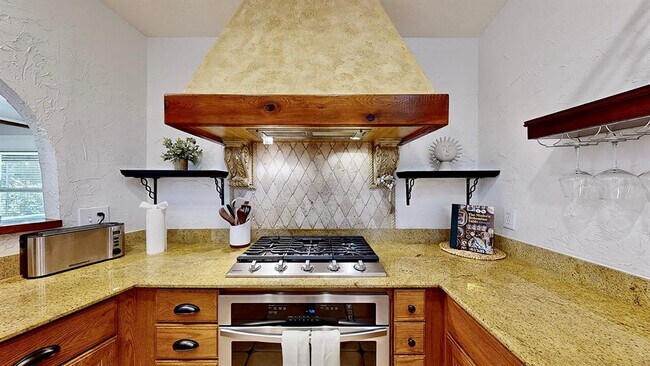 Building Photo - 11805 W Fisherman Ln