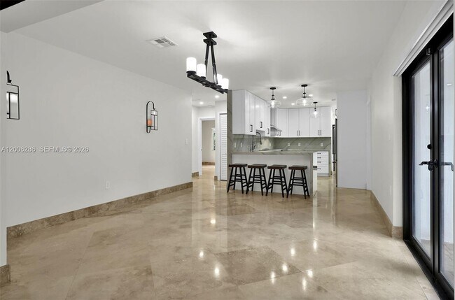 Building Photo - 6820 SW 86th Ave