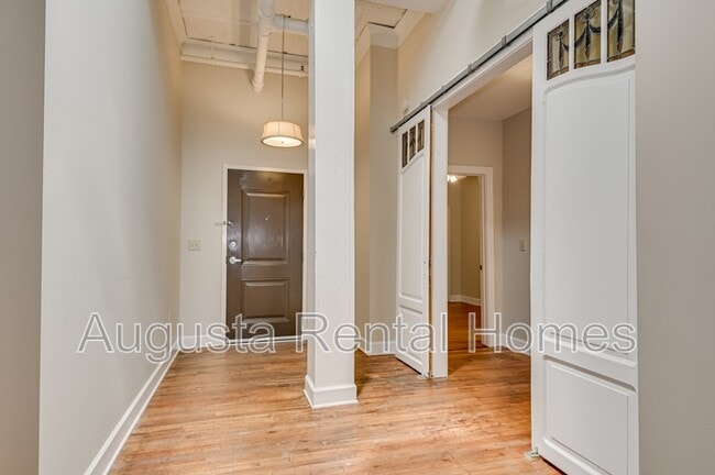 Building Photo - 1106 Broad St