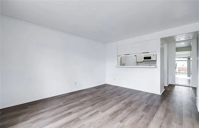 Building Photo - Welcome to this beautifully updated 1-bedr...