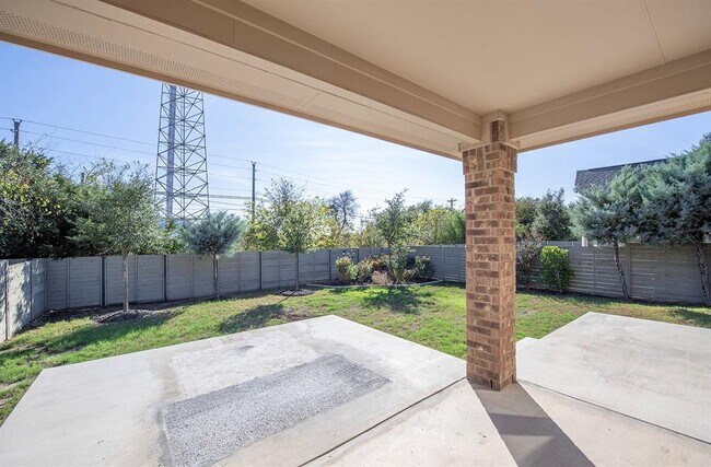 Building Photo - 221 Belford St